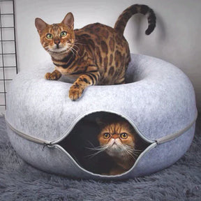 Luxury Donut-Shaped Cat Bed – Comfort & Play